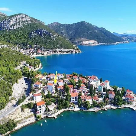 Mediterranean House - Two Bedroom With Terrace * Klek