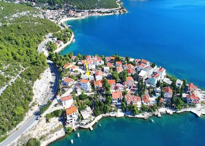 Mediterranean House - Two Bedroom With Terrace * Klek